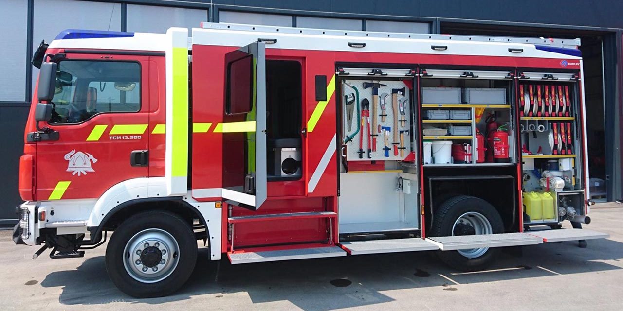 Firefighting truck with water and foam tank, high and low pressure pump ...